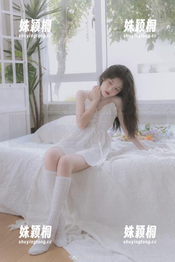 Son Ye Eun 在Son Ye Eun的办公室里,套图与写真交织出我与工作的幽默日常